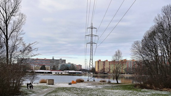 Konflikt pre prekládku vedenia elektriny ponad Draždiak: Poslanci schválili milióny, starosta rozpočet odmietol podpísať