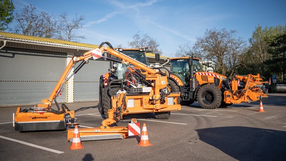 Bratislavská župa má nové traktory, pri prvom kosení ich už nasadí do akcie