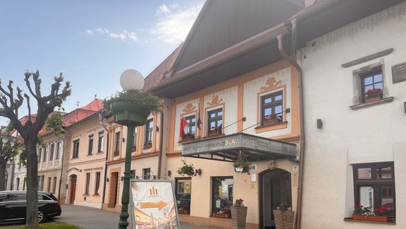 BEDEKER CESTOVATEĽA Tajomný hotel, historické skvosty a ticho pod Tatrami - objavte Kežmarok inak