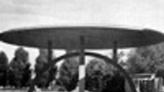 Výstavný pavilón zmizol v hlbokej jame