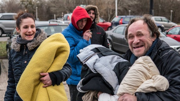 Chcete pomôcť ľuďom bez domova? V Ružinove zbierajú teplé oblečenie a spacáky