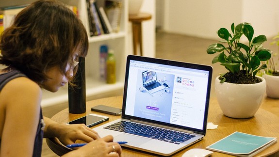 Hygienici pripomínajú: S príznakmi respiračného ochorenia sa do práce nechodí