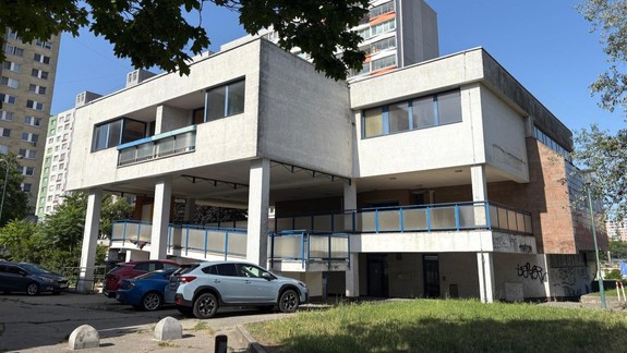 Budú tu byty pre učiteľky či opatrovateľky: Petržalka odkúpi priestory v bývalej pobočke VÚB na Rovniankovej