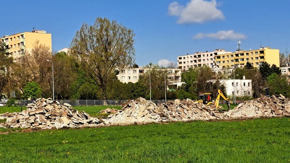 Začala sa veľká rekonštrukcia športového areálu na "Adlerke", bude slúžiť aj verejnosti