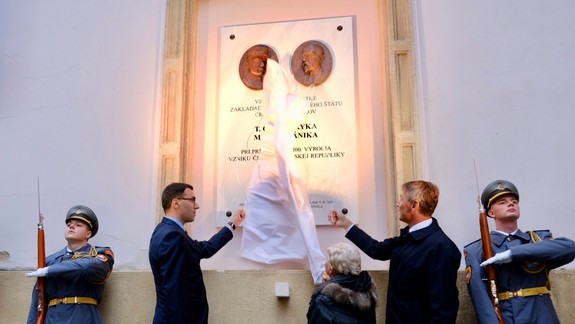 FOTO: Mesto osadilo pamätnú tabuľu venovanú zakladateľom Československa