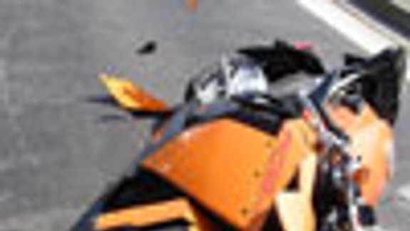 Motorkár na priechode zrazil chodcov, jeden zomrel