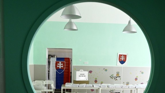 VOĽBY 2023: Naozaj nemá zmysel voliť strany, ktorým to v prieskumoch nevychádza? Tipnite si,  čo na to politológ