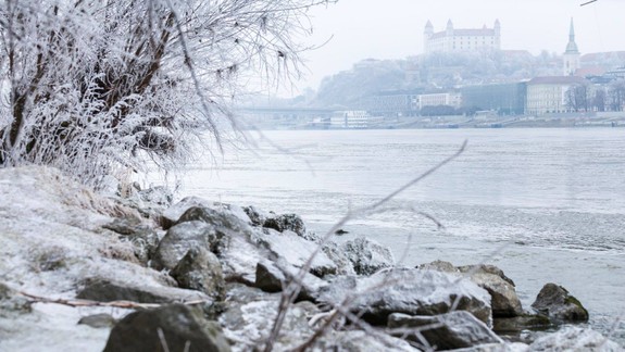 FOTO: Bratislave biela farba pristane - pozrite si efektné zábery krásavice na Dunaji