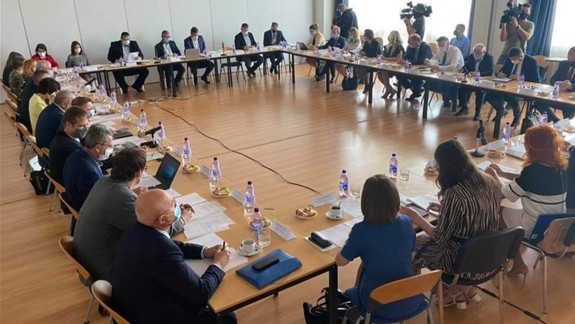 Spor na Pandemickej komisii: Požiada Slovensko o dodanie ruskej vakcíny Sputnik V?