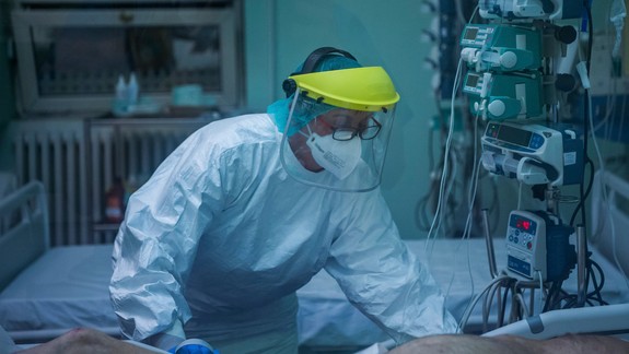 Vo februári bol covid treťou najčastejšou príčinou úmrtí na Slovensku