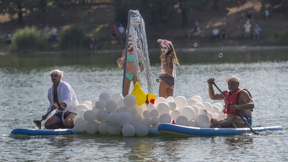 Vydarená akcia: Na Štrkovci panovala výborná nálada, jazero opäť ovládli netradičné plavidlá