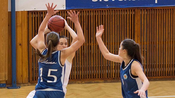 Basketbalistky Slovana porazili Petržalku