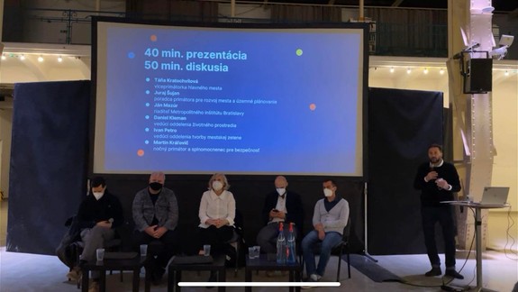 Primátor Vallo bol pozitívne testovaný na covid.  Deň predtým vystúpil bez rúška na verejnej akcii v interiéri