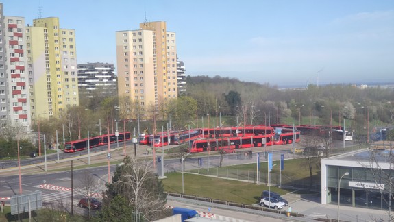 V Bratislave a Košiciach bola na hodinu paralyzovaná MHD - dôvodom bol štrajk prepravcov