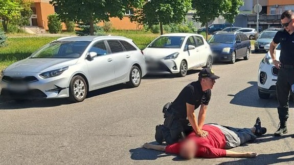 Boj o život v Petržalke: Na ceste ležal muž so skrvavenou hlavou, nemal už ani pulz