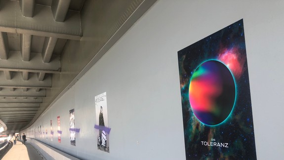 Medzinárodnú výstavu "Tolerancia" už stihli vandali znehodnotiť: Aké posolstvo výstava odovzdáva?