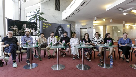 V hlavných úlohách Pauhofová, Mórová, Vášáryová, Oľhová či Vajda: SND chystá premiéru hry M. Carr Pri močiari mačiek