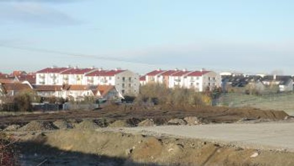 Pri obytnej zóne v Devínskej Novej Vsi pracujú bagre i buldozéry