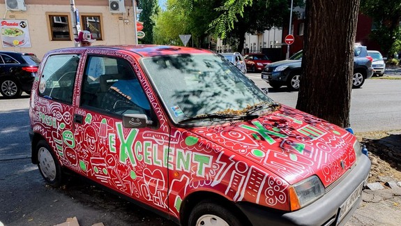 FOTO: Pozrite sa ako zatiaľ vyzerajú staré vraky, z ktorých bude sedenie v novom autokine