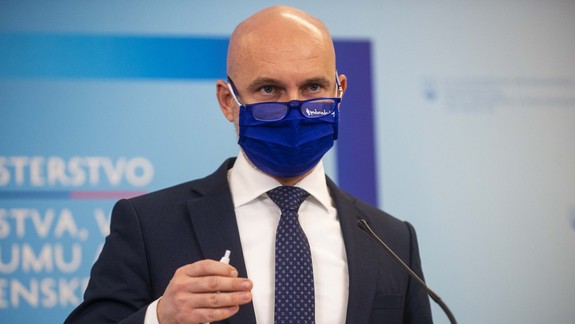 Chaos pokračuje: Minister školstva vydal v piatok rozhodnutie, školy nevedeli, či sa majú otvárať