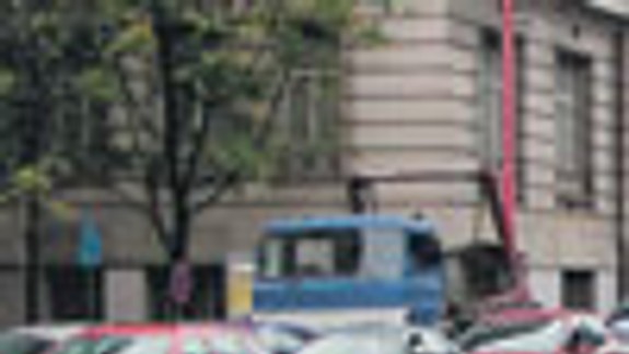 Kvôli zle nastaveným semaforom sa tvoria kolóny