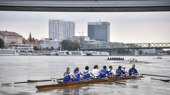 Súboj osemveslíc: Veslári UK hodili kormidelníka do Dunaja