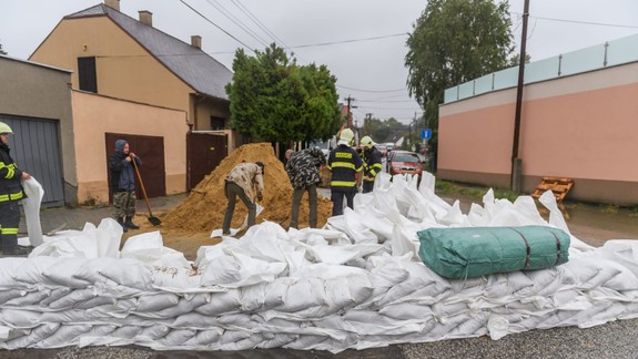 Preruší sa druhá prístupová cesta do Devína? Devínska N. Ves varuje obyvateľov z ulice Na hriadkach