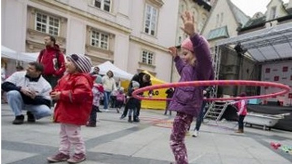 Príďte si s deťmi do centra mesta zajazdiť na mini autíčkach