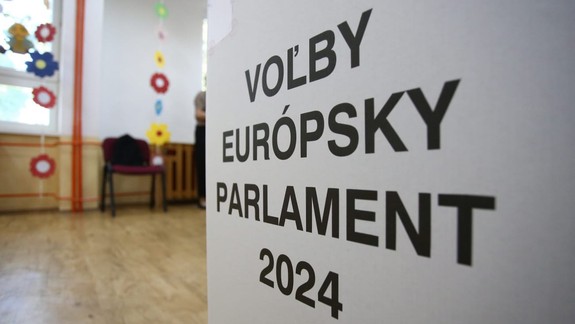 Volebné miestnosti sú otvorené, Slováci si volia europoslancov