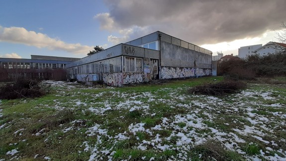 Rača opraví zdevastovanú budovu školy na Plickovej ulici