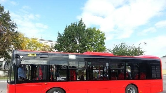 VIDEO: Na linke č. 30 to mali cestujúci MHD dnes ráno aj s muzikou