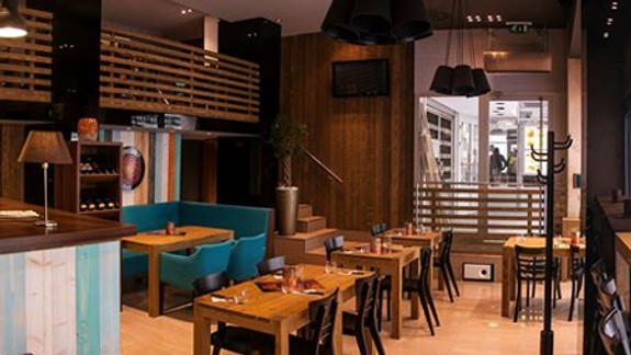 Namiesto kávy grilujú hamburgery