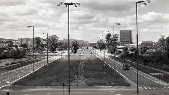 Z Mosta hrdinov Dukly na Most mládeže popri najstaršom gymnáziu Petržalky: Vráťte sa v čase o 34 rokov