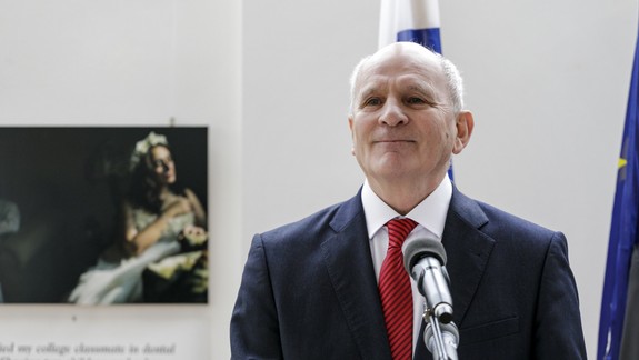 Mikloško odovzdal podpisy pre prezidentskú kandidatúru, spolieha sa na pomoc kamarátov