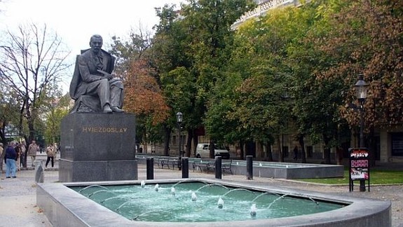 Fontánu na Hviezdoslavovom námestí opravujú
