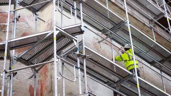 Pisztoriho palác začali opravovať, dostane novú strechu a fasádu