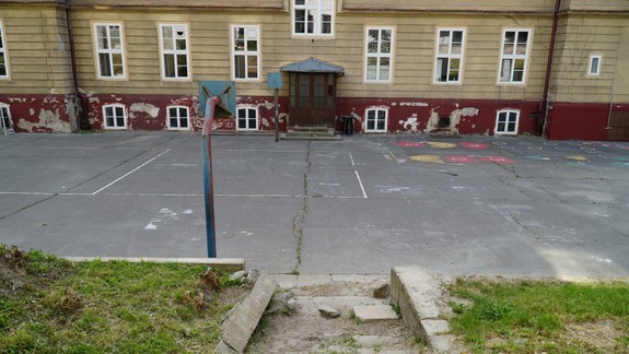 Dobrá správa: Školský dvor ZŠ Milana Hodžu v Starom Meste čaká počas leta rekonštrukcia