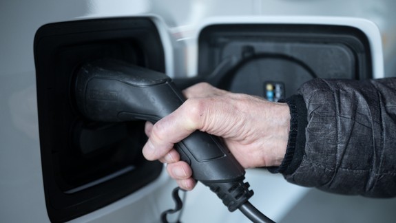 Majitelia elektromobilov majte sa na pozore! Prichádza nový podvod: Pri nabíjaní vás okradnú za pár sekúnd