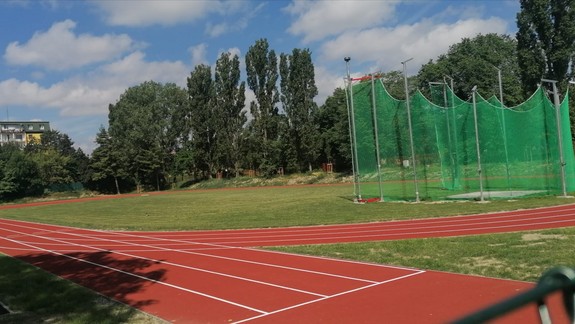 FOTO Stredná športová škola na Ostredkoch má nový atletický štadión