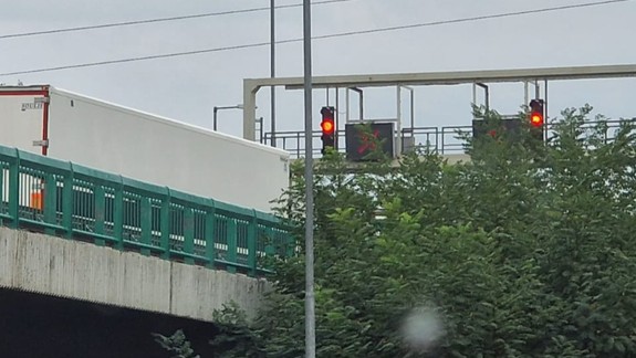 Hromadná nehoda pred tunelom Sitina: Tvoria sa kolóny