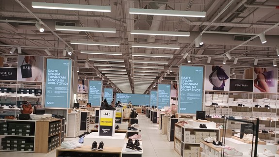 Darujte svoje použité topánky do zberných boxov a pomôžte ľuďom, ktorí to potrebujú