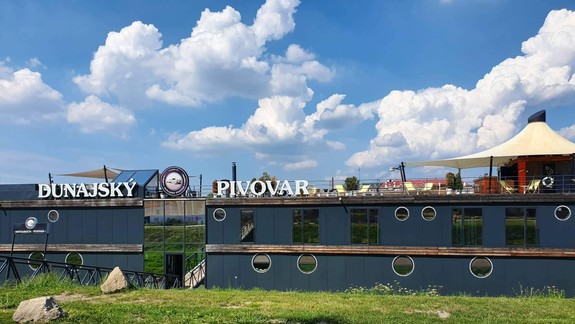 BEDEKER GURMÁNA: Dunajský pivovar plný zmätkov a čakania bez jediného pardon