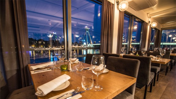 Na Dunaji kotví luxusný Surf’N’Turf