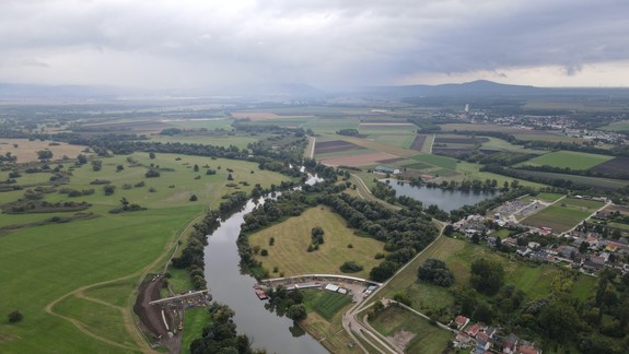 FOTO: Konštrukciu nového cyklomosta cez rieku Morava osadia v októbri - ako postupujú stavebné práce?