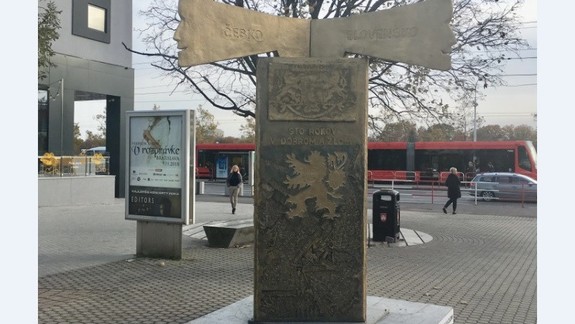 FOTO: Na Rybnom námestí pribudla nová socha. O čo ide?