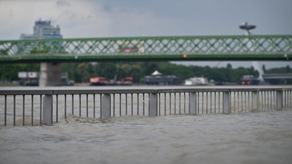 Dunaj hrozivo stúpa, v meste  prijímajú viaceré opatrenia