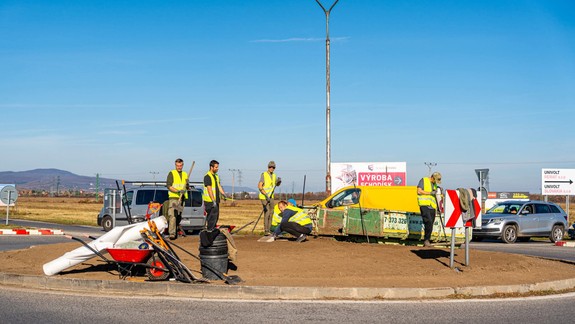 Krajší vstup do mesta: Ostrovček na kruhovom objazde v Pezinku dostane nový vzhľad v baníckom štýle