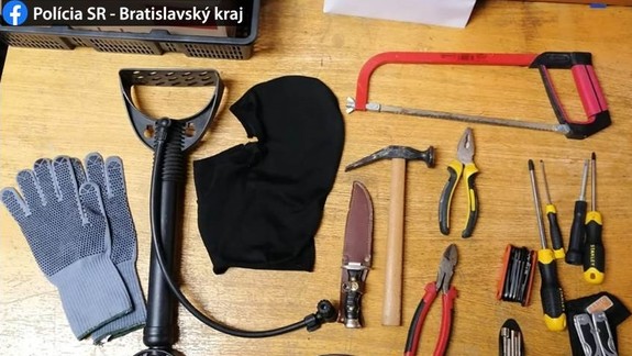 Sviatky prinášajú zvýšené riziko krádeží v bytoch, pripomína polícia