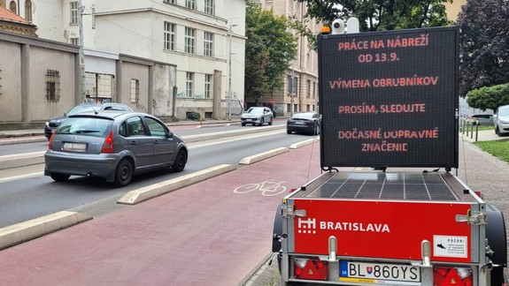 V sobotu sa začína premena cyklotrasy na Vajanského, betonové obrubníky odstránia