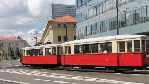 Bratislavské mestské dni: DPB pripravil obľúbené nostalgické jazdy, suveníry na Jesenského a posilnenú dopravu